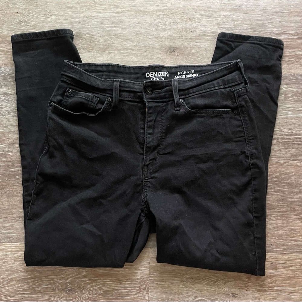 DONATING 12/31 - Denizen/ Levi’s - High Rise Ankle Skinny Jeans